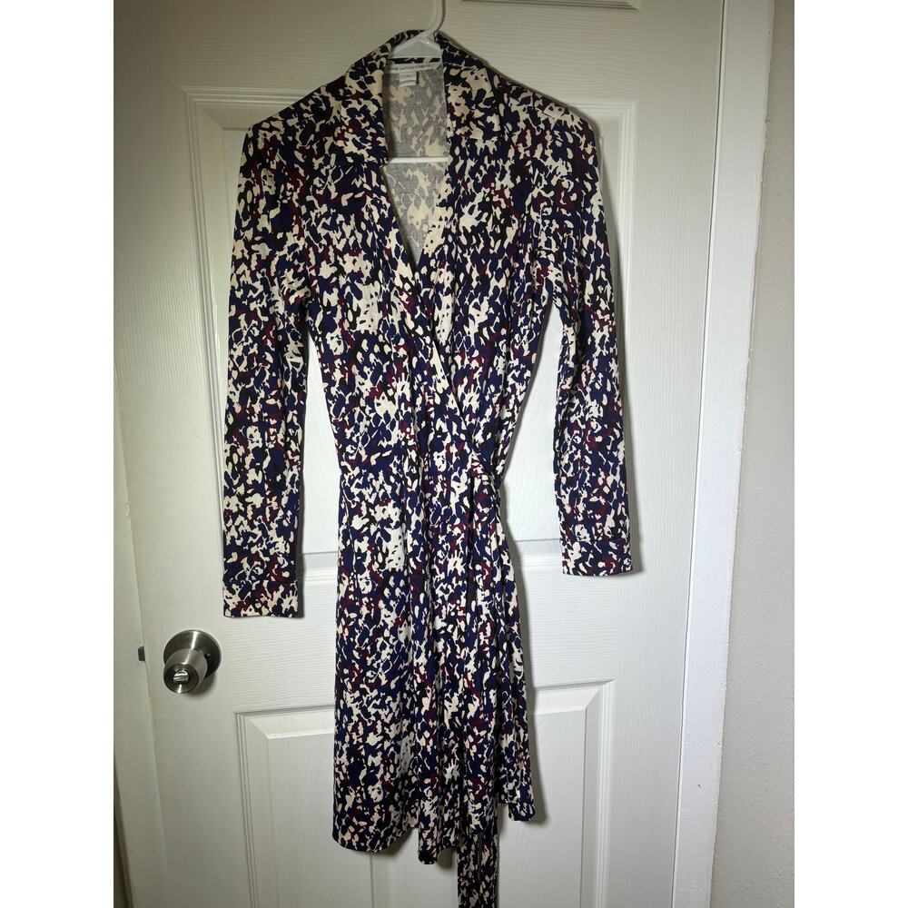 Diane Von Furstenberg Women’s Print 100% Silk Wrap New Jeanne two Dress Size 4